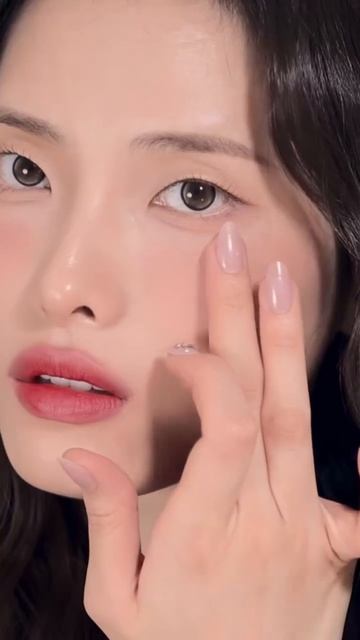 광고 3ce_official 3CE 벨벳 립 틴트가 드디어 NEW 3CE 벨벳 립 틴트 플러쉬로 리뉴얼 출시됐어요! 촉촉하면서도 보송하게 마무리되는 벨벳 케이크 텍