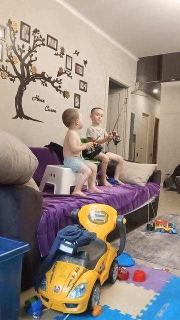 когда хочешь на рыбалку а мамка не велит!!