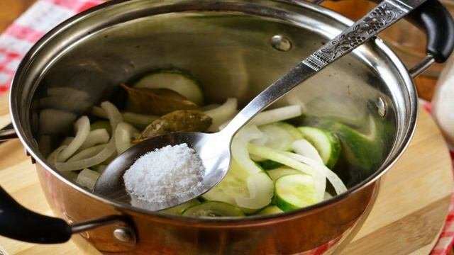 Огурцы на зиму с маслом