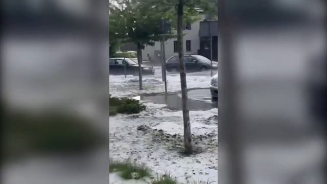 Аномальный дождь с градом в Польше.