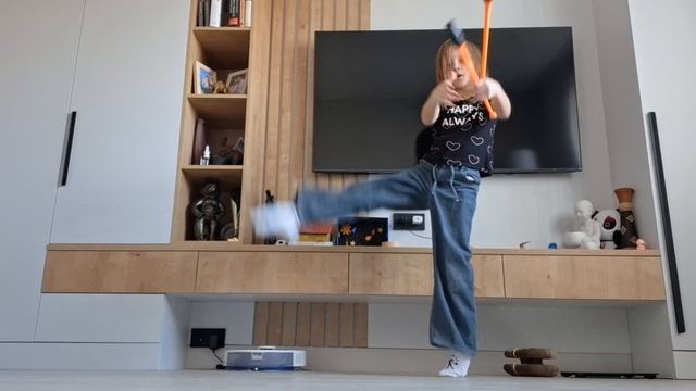 зажигазажигательные танец с  булавами