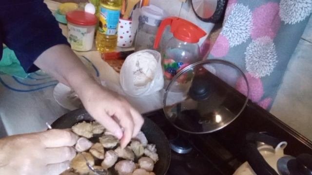 10 ОКТЯБРЯ 2025 Г.  ОЧЕНЬ ВКУСНЫЕ ЖАРЕНЫЕ ЛОСОСЕВЫЕ МОЛОКИ. КАК ГОТОВЛЮ.