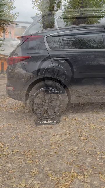Kia Sportsge на примерке дисков в 18-ом диаметре
