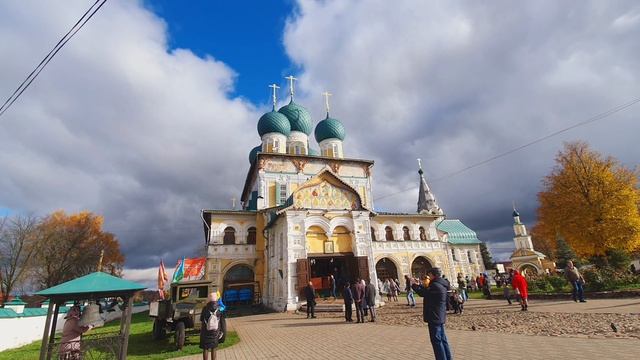 Собор Воскресения Христова в городе Тутаеве Романов-Борисоглебске на Борисоглебской стороне.