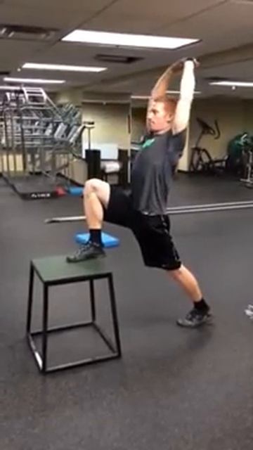 Растяжка сгибателей бедра на тумбе / High Box Hip Flexor Stretch