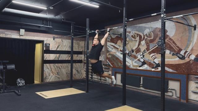 Одиночные подтягивания батефляй с прыжкаSingle butterfly pull-ups from floor