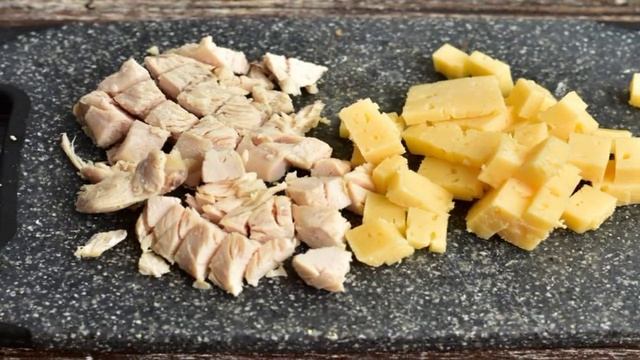 Салат Гурман с курицей и грибами