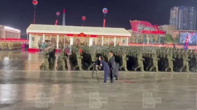 С флагами РФ и КНДР: на военном параде в Пхеньяне