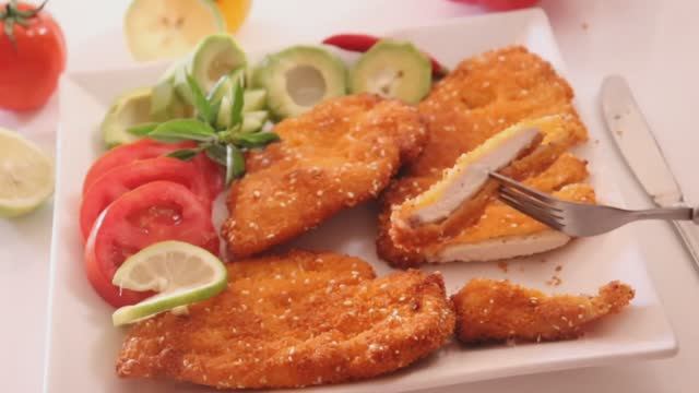 Шницель из курицы. Хрустящий снаружи и очень нежный внутри