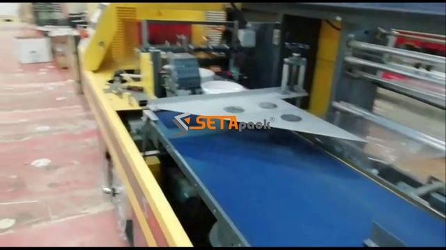 машина для упаковки пластиковой посуды в термоусадочную пленку
