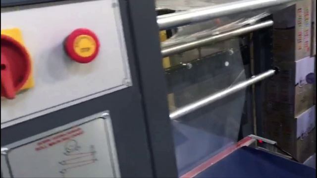 Машина для упаковки сливок в термоусадочную пленку
