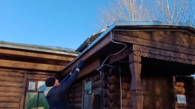 Мой зять спас кота - снял его с крыши дома,