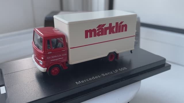 1:87 Mercedes-Benz LP 608 кoffеr LKW Marklin Schuco