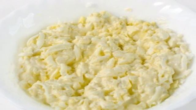 Салат с сухариками и ветчиной