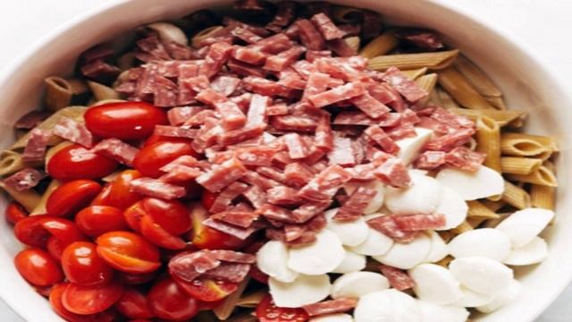 Салат с сыром и колбасой