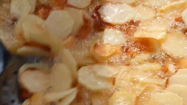 ЖАРЮ МЯСО ЯГНЕНКА НА САДЖЕ