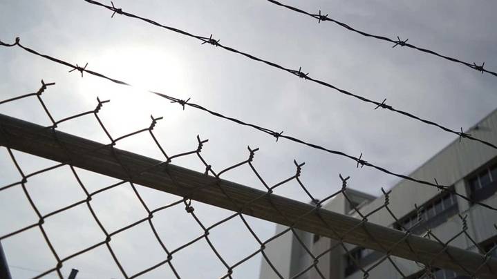 Пожизненно осужденный за убийства попросил перевода в колонию поближе к родным