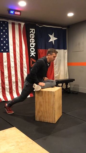 Голубь на тумбе   Pigeon stretch on a box