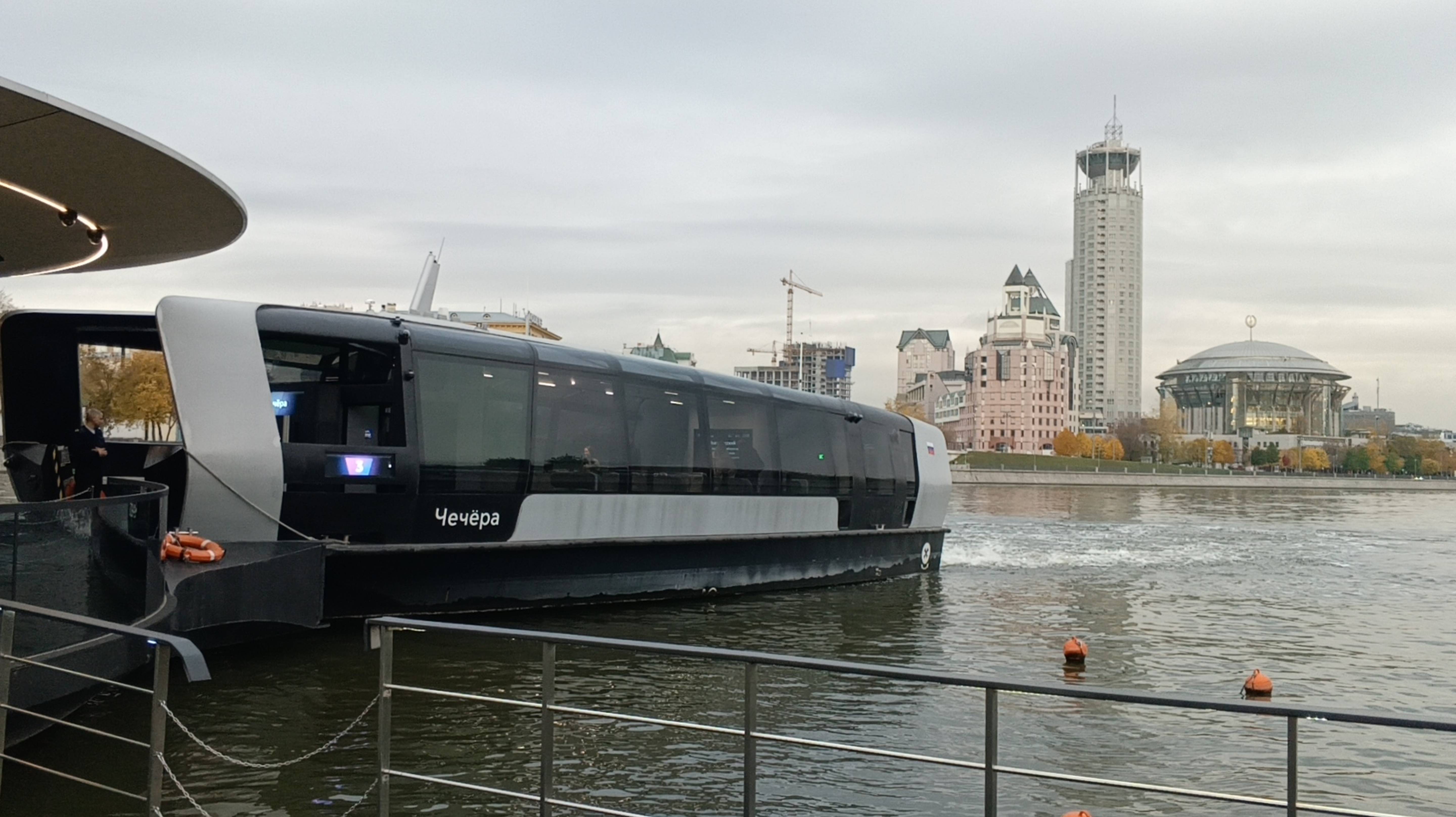 Прогулки по Москве. Зиларт. Речной электротрамвай - полноценный вид транспорта Москвы.