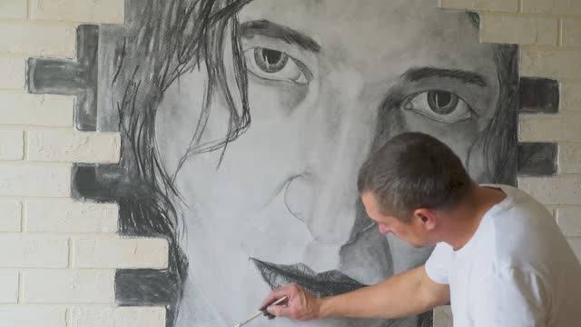 Фреска. Малярам ,что стены красить, что портреты рисовать))).Портрет жены на стене.