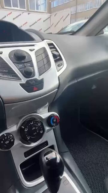 Обзор на Ford Fiesta Хетчбэк 5 дв.  1.4 AT 2011г