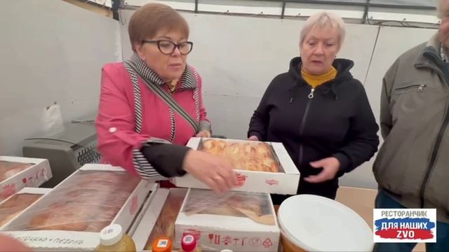 Доброе утро с нашими белгородцами.  Любовь, Римма и Владимир с вкусняшками для защитников.