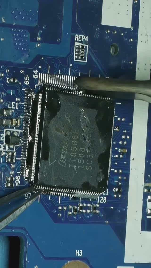 Как быстро отпаять мультиконтроллер #soldering #repair