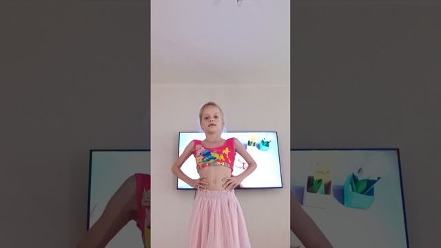 Мия делает зарядку