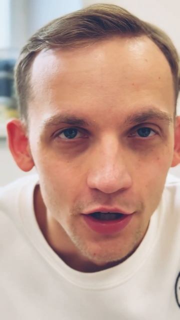 А разве друга надо звать?
