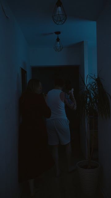 Серия 1 - В доме кто то есть?