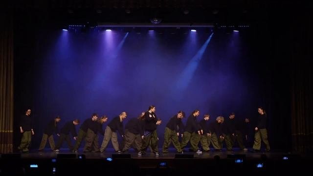 UJEN DANCE COMPANY. Основной состав