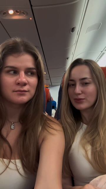 Наш первый день отпуска с лучшей подругой 💕
Показываю перелёт, отель, первый заход в море и вечерние