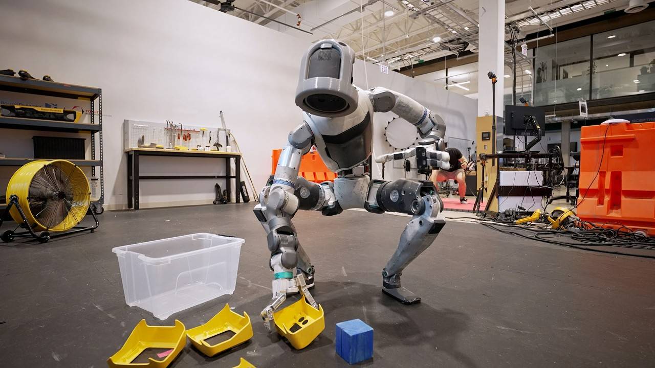 Что скрывает рука гуманоида?  Boston Dynamics