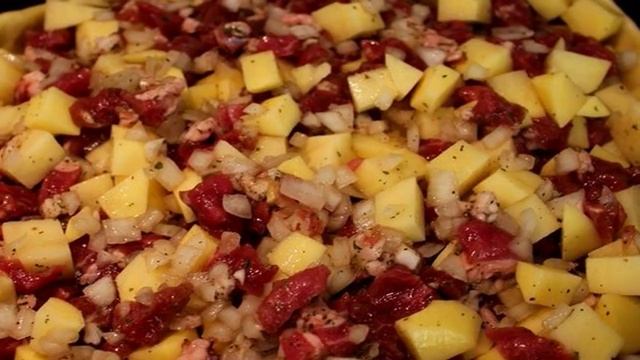 Пирог с бараниной и картошкой
