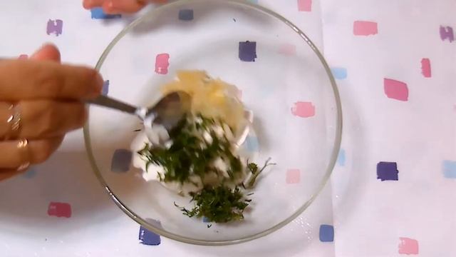 Вкусная закуска из помидор с творожным сыром и зеленью!
