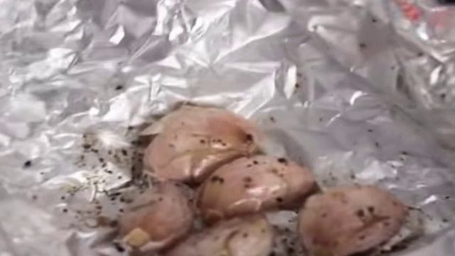 Огурцы с творогом и чесноком