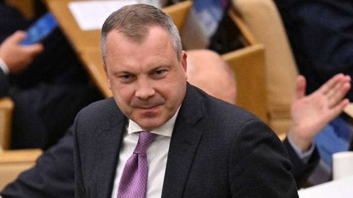 Депутат ГД Попов прокомментировал ситуацию с выбором дизайна 500-рублевой купюры
