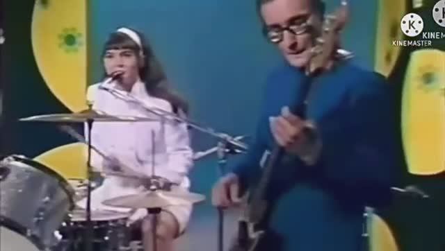 Karen Carpenter Drum solo 1968 Dancing in the street
