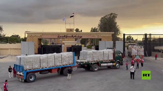 بدء دخول شاحنات المساعدات الإنسانية وصهاريج الوقود إلى قطاع غزة عبر معبر رفح