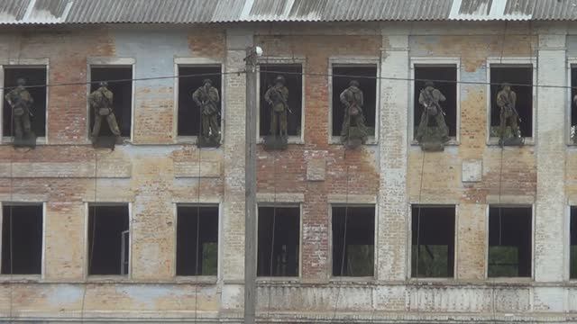 ШТУРМ ЗДАНИЯ СПЕЦНАЗ ПОКАЗАТЕЛЬНОЕ ВЫСТУПЛЕНИЕ