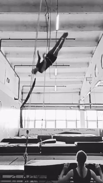 Full in half out pikeтренировочный процесс в СК Сальто shorts дети trampoline
