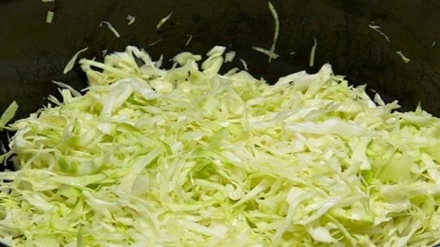 Салат с сухариками и курицей