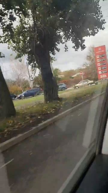 Сегодняшние очереди на заправки в Донецке.