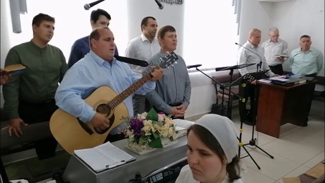 Каждый день настойчиво и звучно  общее пение