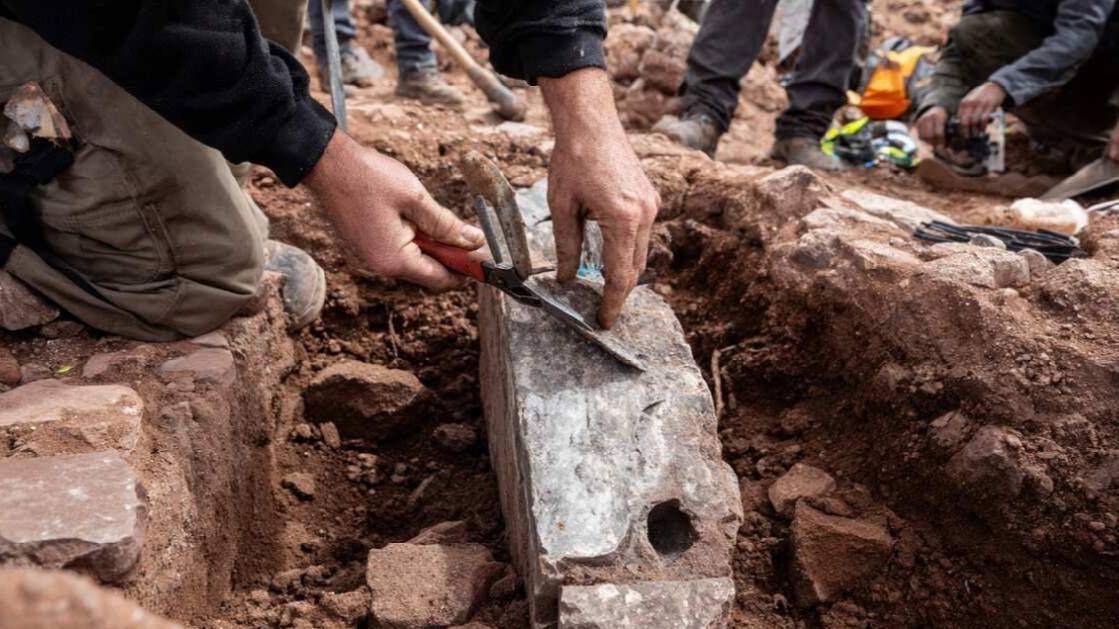 СБУ объявила в розыск археолога Толстикова за раскопки в Керчи