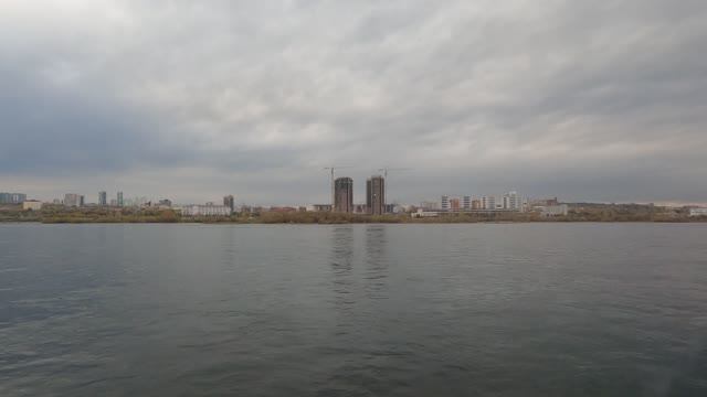 По реке Енисей вдоль города Красноярск, сентябрь 2025г.