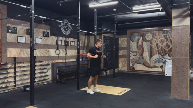 Жим резины стоя со сгибанием плеч| Banded Press With Shoulder Flexion