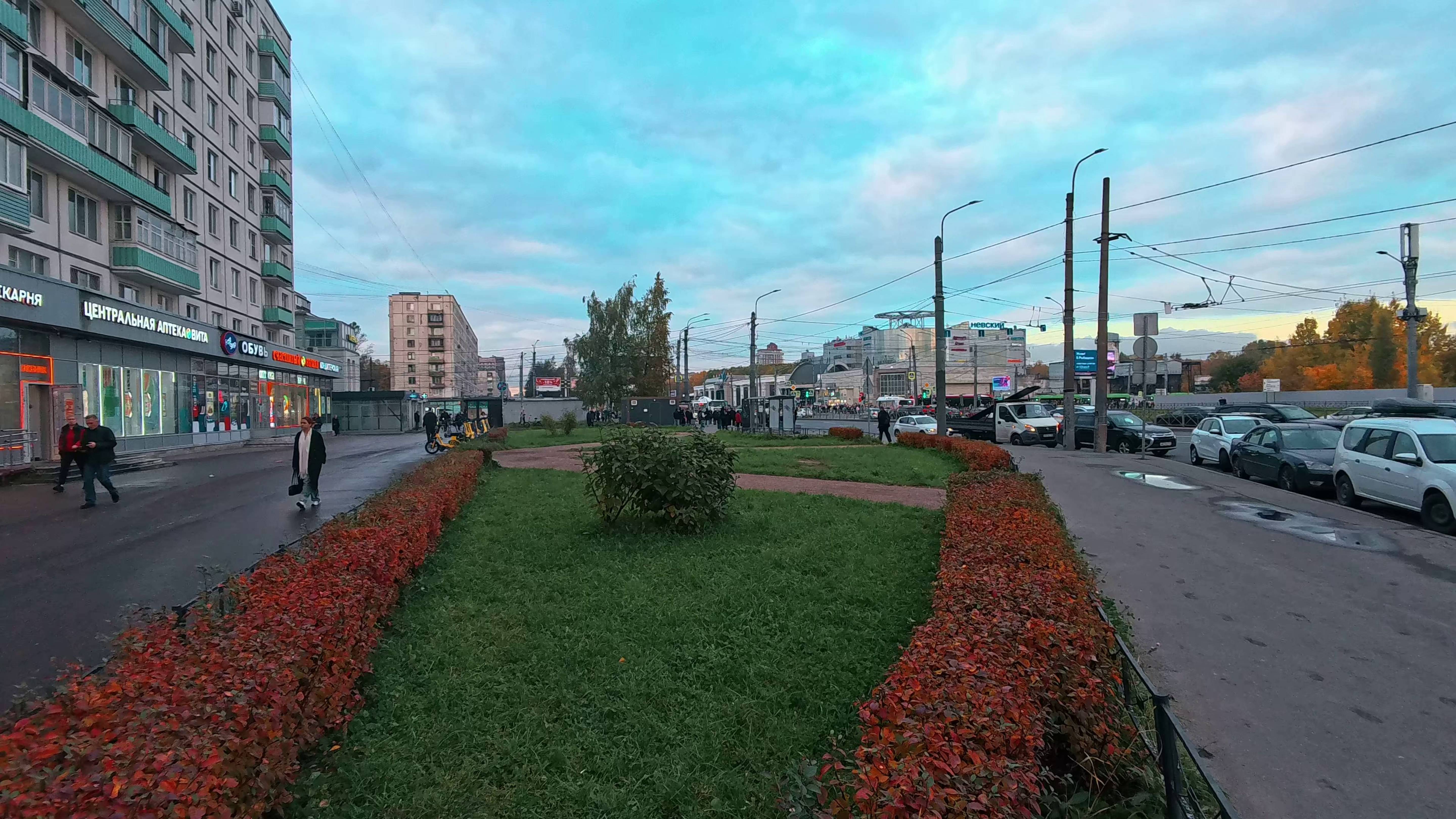 Прогулка от Дыбенко до Крыленко. Октябрь 2025.