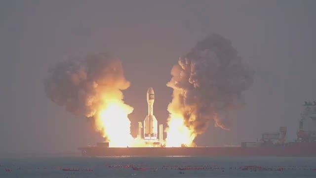 Китай сегодня снова запустил самую большую ракету с твердым топливом в мире из корабля. Ракета Gravi