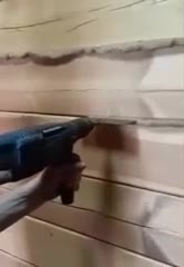 Предварительное причесывание бани перфоратором.